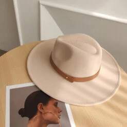 Chapeau Avec Sangle Simple