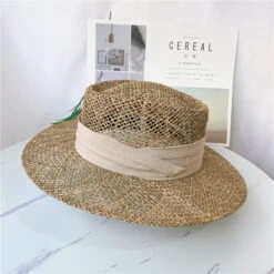 Chapeau De Paille Ajouré Avec Bande De Tissu
