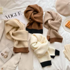 Écharpe Tricotée Bicolore à Bord Côtelé