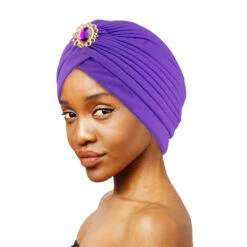 Turban Chimio Violet Plissé Et Élégant Avec Bijoux